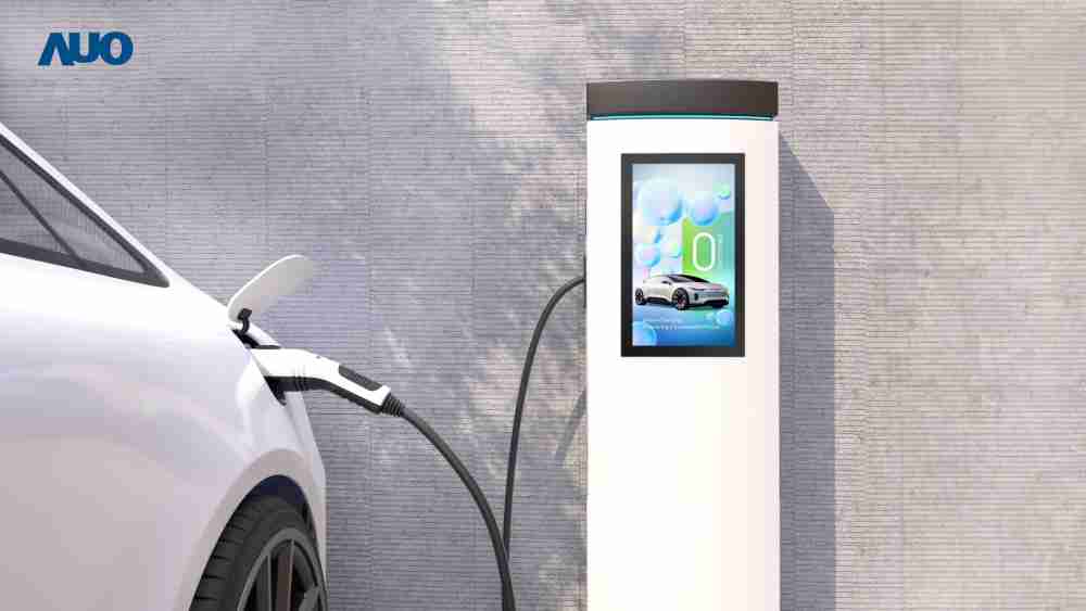 友達〝EVSE車用充電樁解決方案〞專為電動汽車充電樁設計，，具有高亮度、、、克服戶外艱難環境的耐溫、、、耐紫外線等特性，，，，並搭載散熱性及擴充性強的高效能工業電腦，，，可實現人機互動訴求，，如資訊顯示、、支付等應用