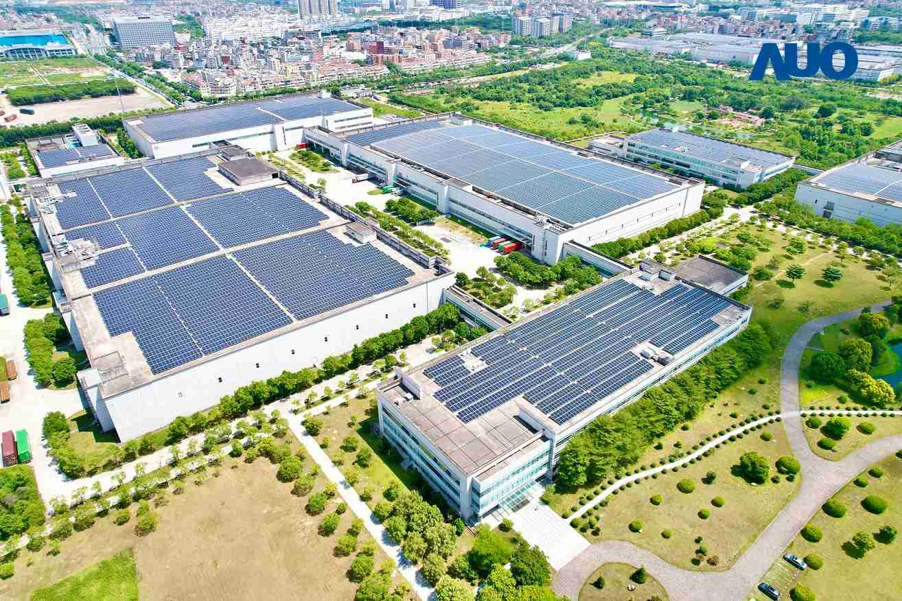 MG电玩厦门推动智能制造同时，，透过绿电创能纵深推进绿色转型，，厂区全屋顶铺设太阳能光伏板，，，每年太阳能发电 2,600多万度